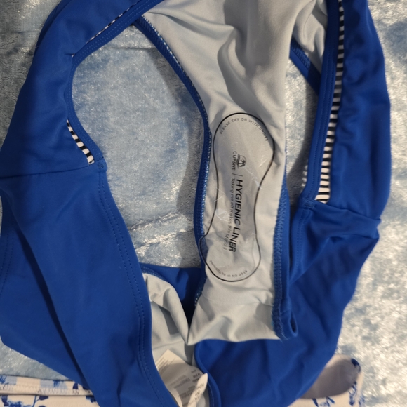 Cupshe Halter and Bikini Set - Picture 6 of 8